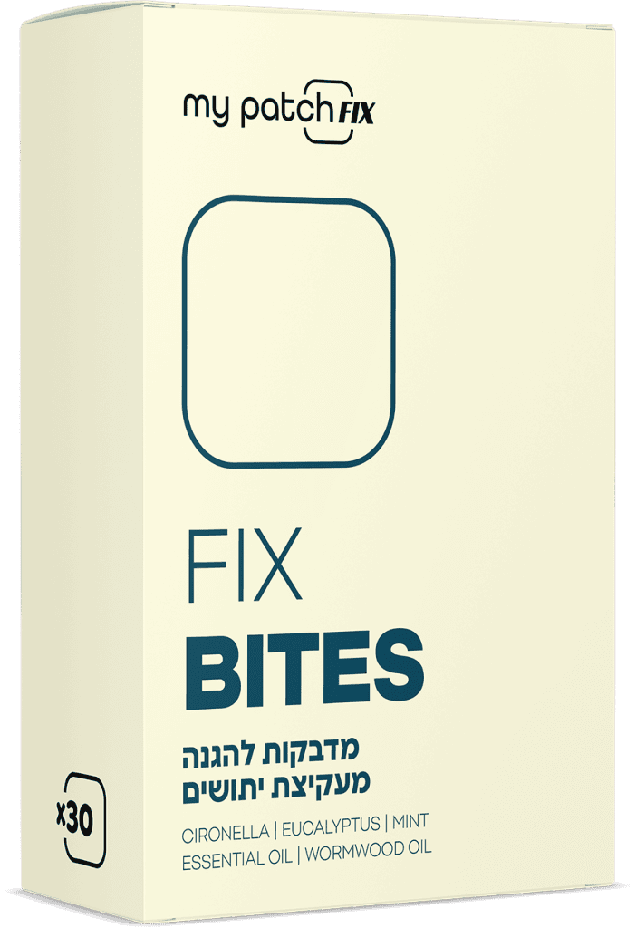 בתמונה קופסה בצבע קרם של מדבקות להגנה מעקיצות יתושים, עם הכיתוב "FIX BITES".